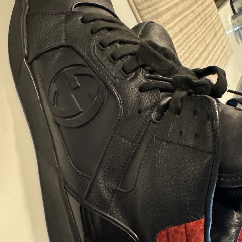 Gucci Men's Elegant Black Sneakers - Picture 7 of 12